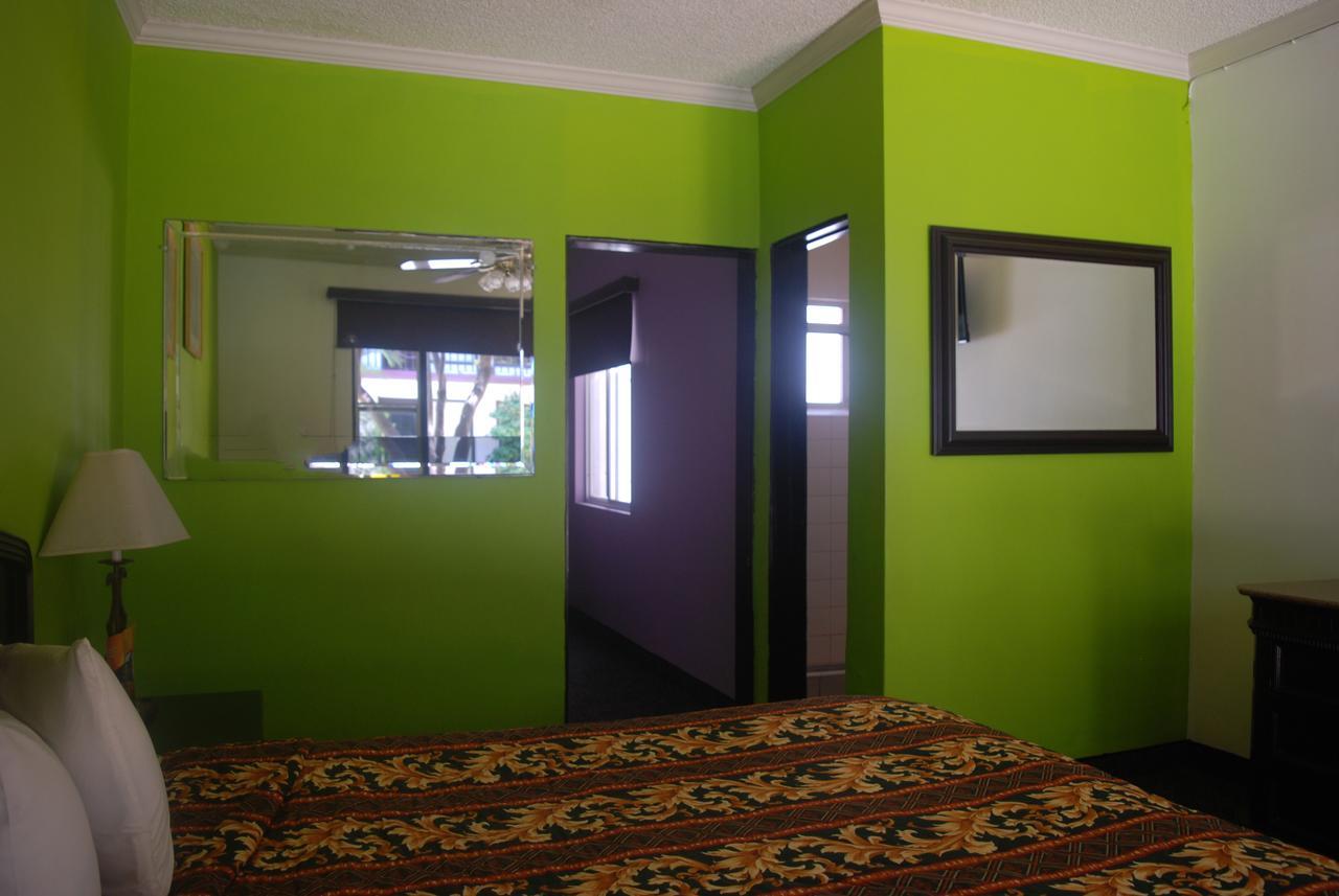 Hotel Suites Royal Тихуана Екстериор снимка